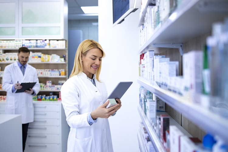 iStock-1300947162 pharmacist enjoys flexibility and ease of counting tasks and inventory to focus improving patient care